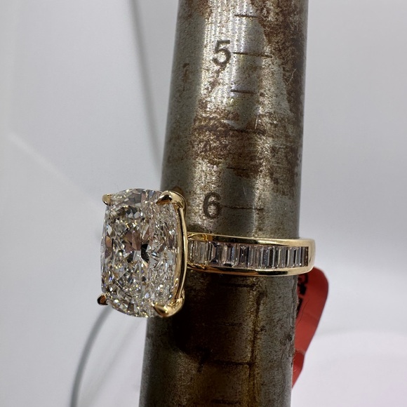 4.02 carat F VVS2 cushion diamond engagement ring baguette band - Picture 8 of 11